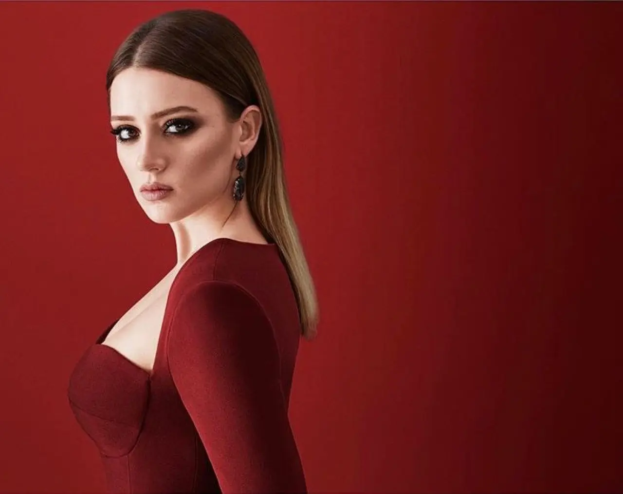 Gizem Karaca Kimdir? Kaç Yaşında, Nereli, Eşi Kim, Çocuğu Var mı? 4