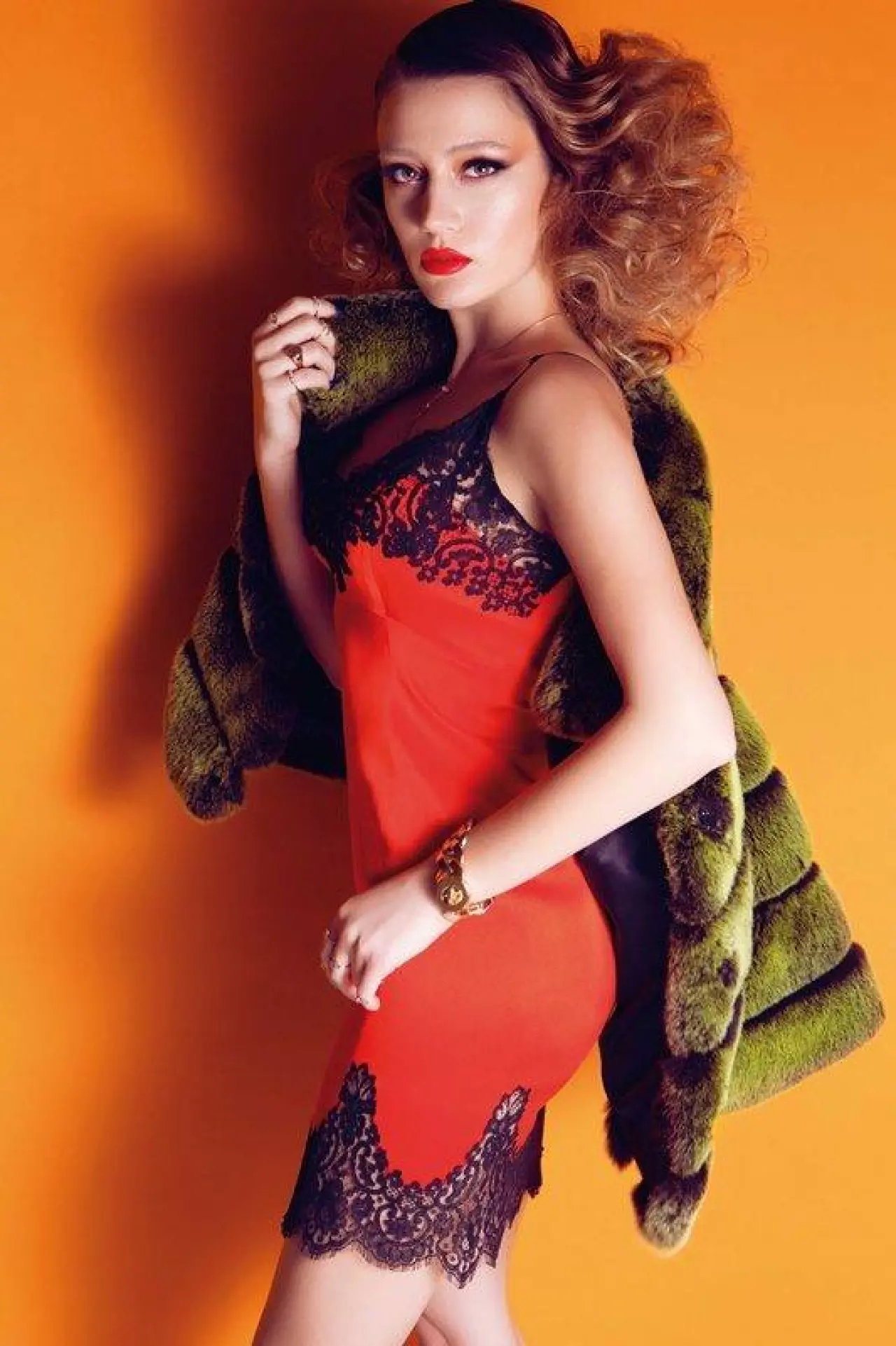 Gizem Karaca Kimdir? Kaç Yaşında, Nereli, Eşi Kim, Çocuğu Var mı? 3