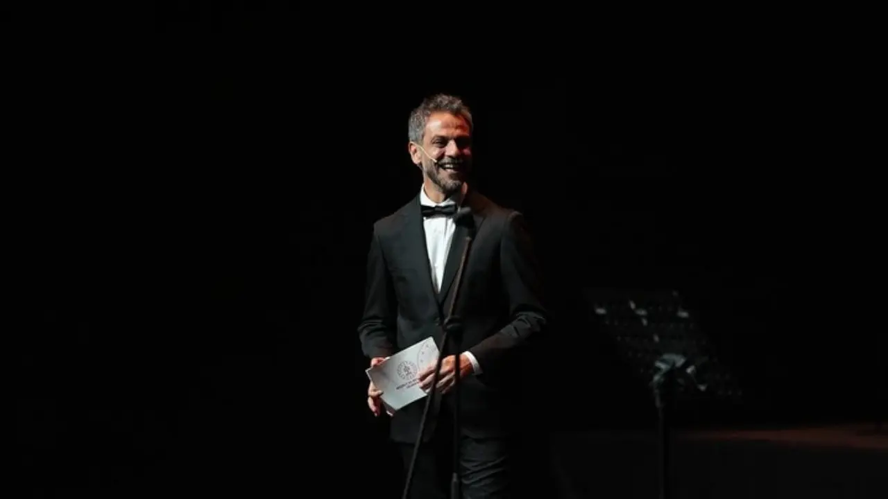 Erkan Kolçak Köstendil kimdir, kaç yaşında, nereli, hangi dizilerde ve filmlerde rol aldı, özel hayatı ve kariyeri hakkında merak edilenler…