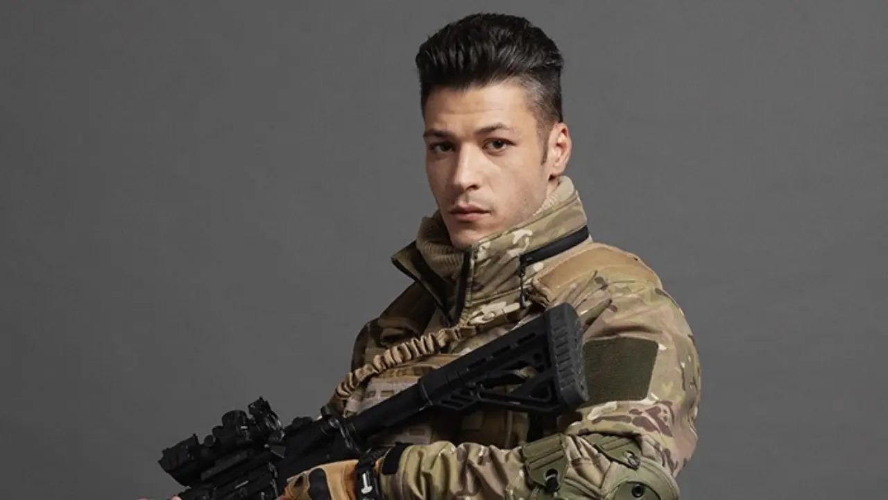Kubilay Aka kimdir, kaç yaşında, aslen nereli, sevgilisi kim, boyu kaç cm, kilosu kaç, hangi dizilerde ve filmlerde rol aldı, hangi ödüllere aday gösterildi? İşte genç oyuncunun hayatı ve merak edilen tüm detaylar…